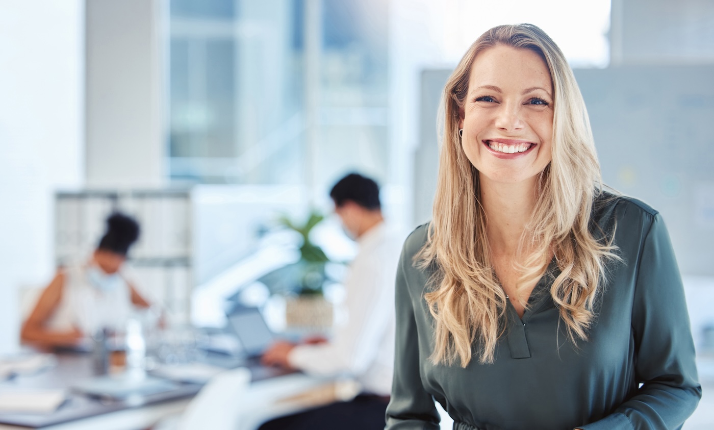 Female leader, manager or CEO with a smile, mission and vision in the office and her team in the background. Leadership, management and success with a woman boss and corporate business people at work. SSUCv3H4sIAAAAAAAAA21Sy47kIAz8F859SNJJb7Z/ZbVaGXA6aABH4MxOZtT/PgYi7fNWZdnlKsOH0pCdUfcP5bzfMydgR1Hdu4tKGC2mCl/T9dZVhNYxJQe+Mg1s1ggB1V3llYh/zNL45aqeF5UZeM+YRVuYAcaHDFb+a6mUZVRJ964LkM7uv/Vn8eMRquA39XXSdunnQXfSM+Ftmrve9oWMZrzhMF/HQvphXGazmAnV94t6+cmYwmkIduuowS054+KjEeK1hK6e5R4Uip287iyzQs1L4e0KkRj52CR8L0YXI+biHnQZl83D3HfTWJ2XxtzyWLnDmazeZ3Uimo62sOo7ezrcN09guZhUYEnjub4s+8OPFGxCCJldaGbAQzgqwgMxVBQo87YSU670gCM4k6iSjaKdKjLkaU+a3lodYjlHkLzQ9uBG2f2uo92j2qilJuHdZhF8uUPRcG8Mp4Pyt+QVA0Zu0wbiX9P539I7UYQmZl3O5F9byn64pkXQ8/kJq/u6m8cCAAA=